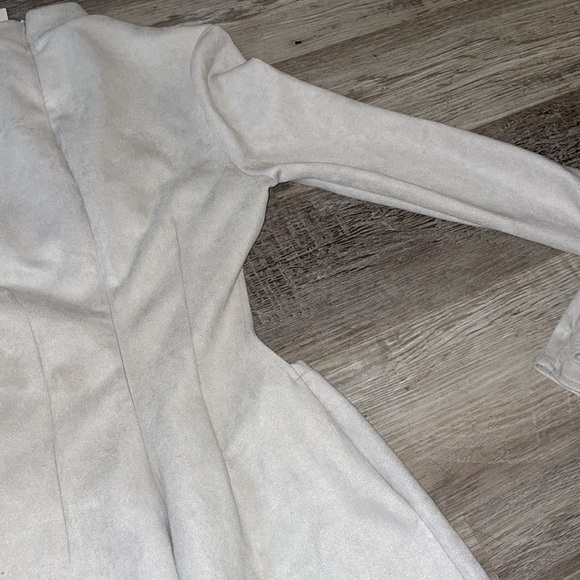 So real light grey suede jumpsuit cut out long sleeves size medium NWT - Picture 13 of 15